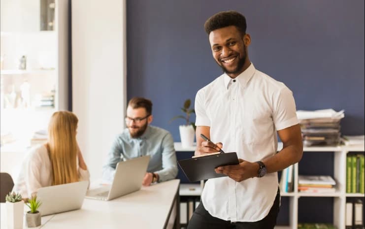 Profissional em ambiente corporativo